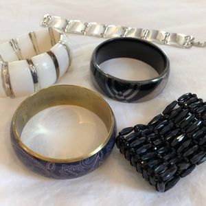 COSTUME JEWELRY Lot of 5 bangles, bracelets